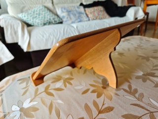 Atril de madera para libros