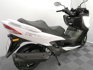 SUZUKI BURGMAN 400 2017 23815 kms.