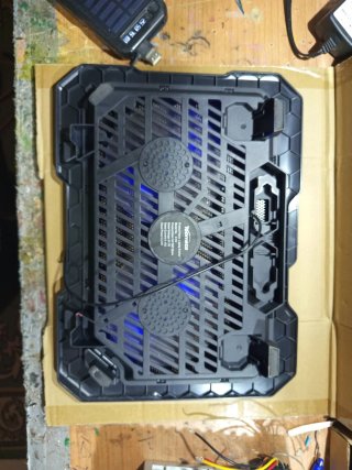 Base Refrigeradora Portátil con Doble Ventilador
