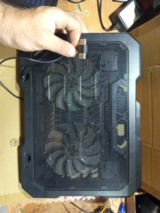 Base Refrigeradora Portátil con Doble Ventilador