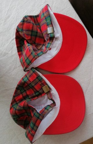 2 Gorras Escocesas Rojas