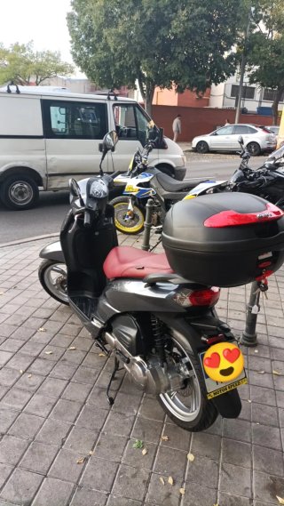 Peugeot Tweet 125 Scooter