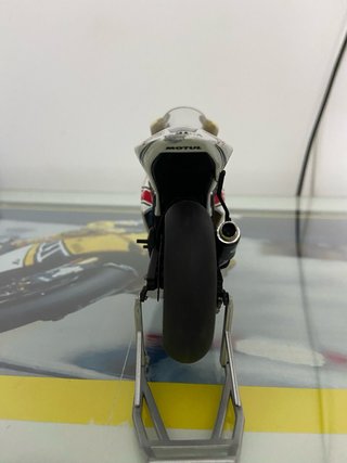 Yamaha YZR-M1 Valencia 2005 Valentino Rossi 1/12