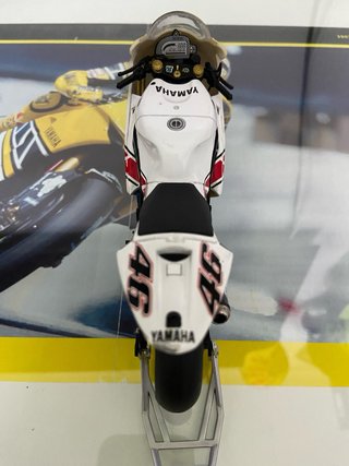 Yamaha YZR-M1 Valencia 2005 Valentino Rossi 1/12