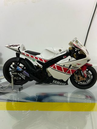 Yamaha YZR-M1 Valencia 2005 Valentino Rossi 1/12