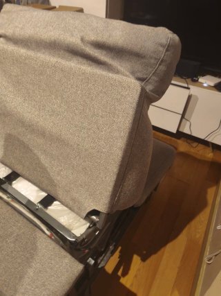 Sofá de tela beige y gris