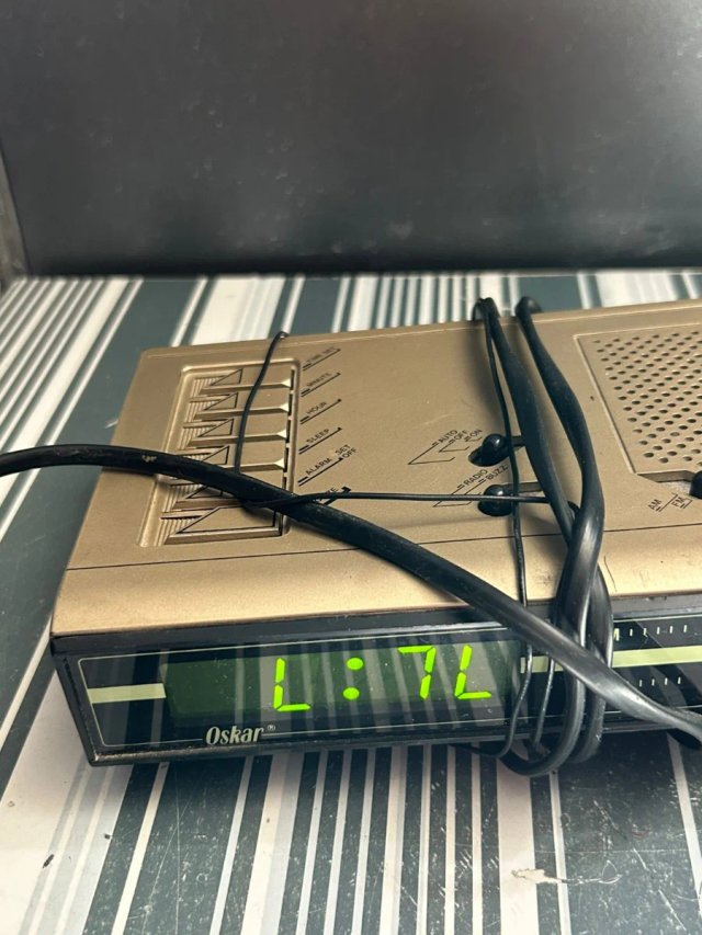 Radio reloj despertador vintage Oscar