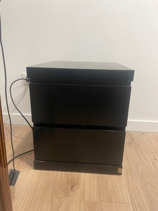 Mesa de noche Ikea negra