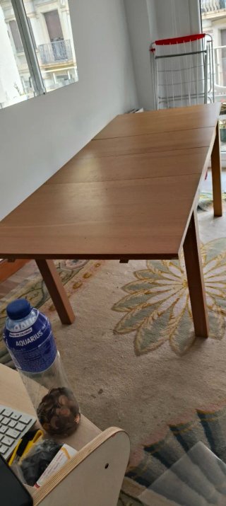 Mesa de comedor de madera