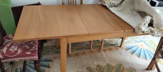 Mesa de comedor de madera