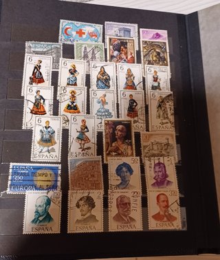 3 albumes con sellos nuevos y usados