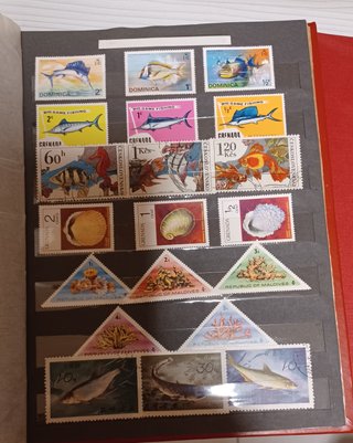 3 albumes con sellos nuevos y usados