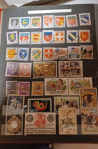 3 albumes con sellos nuevos y usados