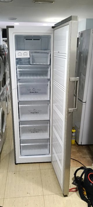 CONGELADOR VERTICAL HISENSE NO FROST ENERGÍA A++