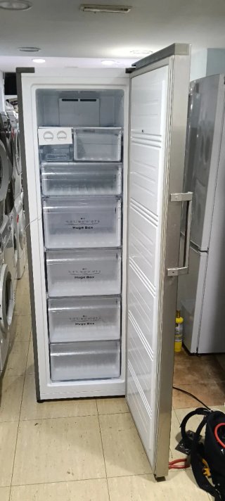 CONGELADOR VERTICAL HISENSE NO FROST ENERGÍA A++