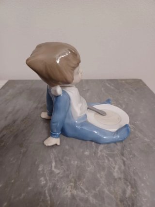 Nao by Lladrò Bambino con Ciotola