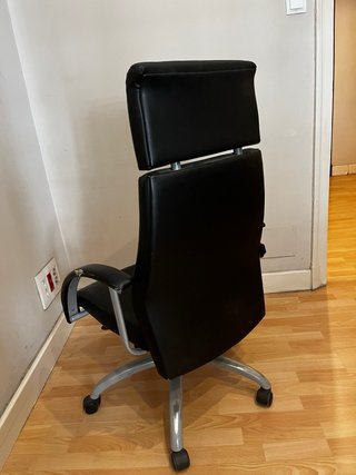 Silla de escritorio ergonómica negra