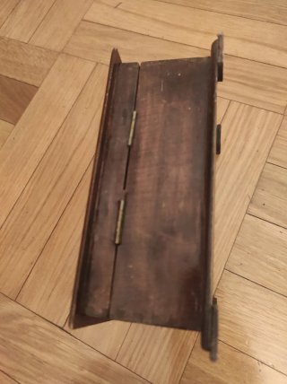 Caja de madera vintage con forro rojo