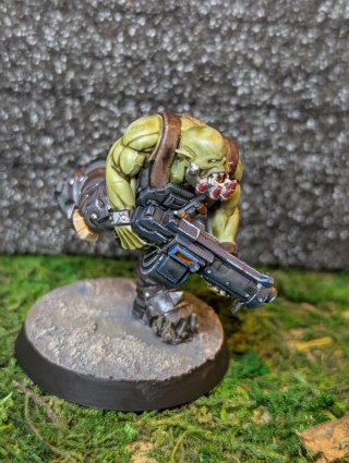 10 Orkos pintados y barnizados estilo Warhammer40K