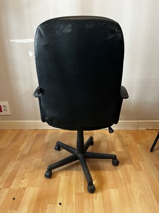 Silla de oficina negra