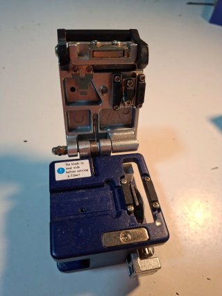 FC-6S Fiber Cleaver