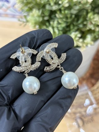 Pendientes Chanel CC Perla Dorados