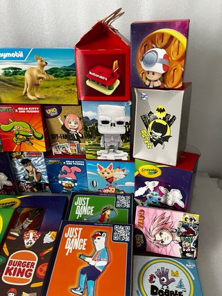 Lote di giocattoli McDonald's e altro