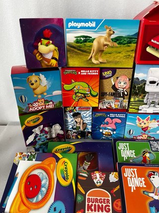 Lote di giocattoli McDonald's e altro