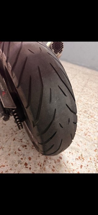 BMW F900R Naked Roja y Plata