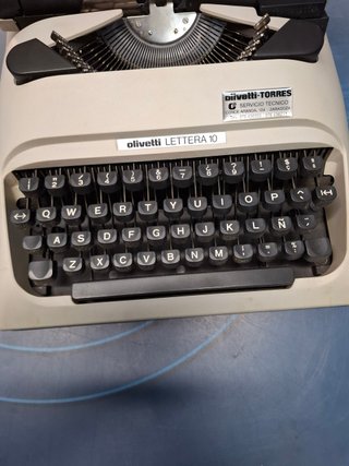 Maquina de escribir, Olivetti Lettera 10