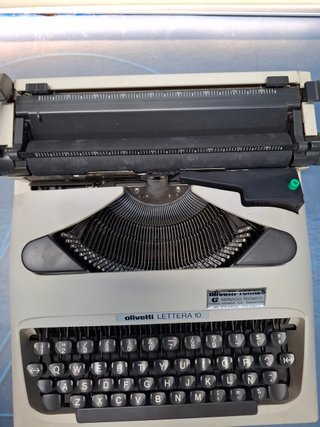 Maquina de escribir, Olivetti Lettera 10