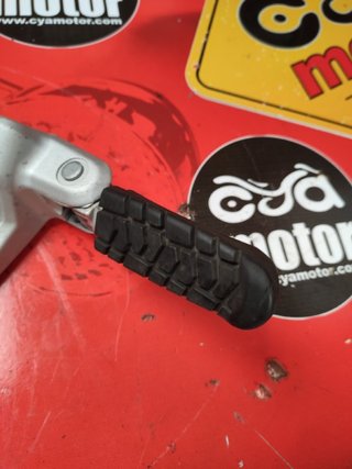 Reposapiés trasero derecho para KTM Duke 690 60003051000
