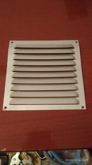 Rejilla de ventilación metálica