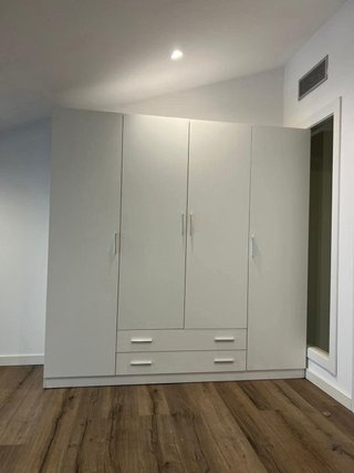 Armarios ,Mesitas y cómodas de madera