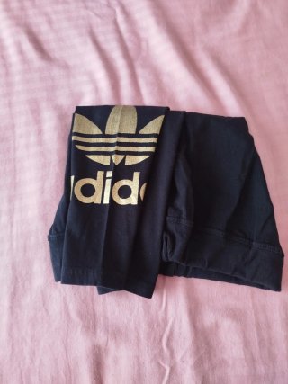 Adidas Leggings Negros y Dorados
