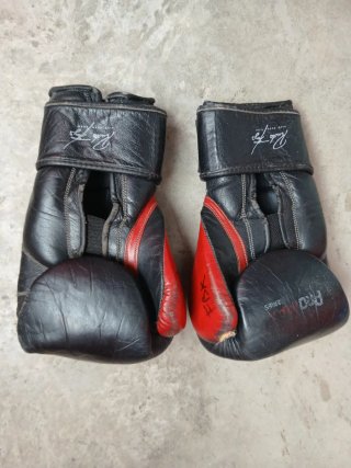 Guantes de Boxeo Rude Boys Rojos y Negros
