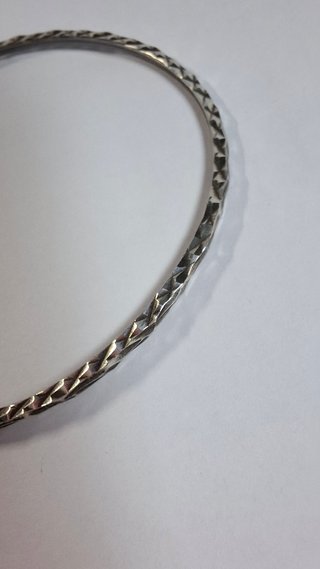 Pulsera rígida PLATA DE LEY 925 diseño cerrada