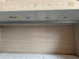 Litera juvenil con cajones y escaleras