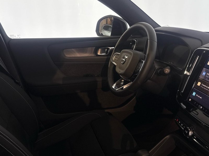 Volvo XC40 2025, foto 12