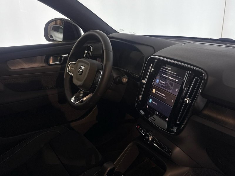 Volvo XC40 2025, foto 13