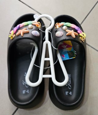 Ciabatte nere platform con charms