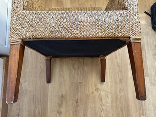 Sillón de mimbre y madera