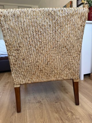 Sillón de mimbre y madera