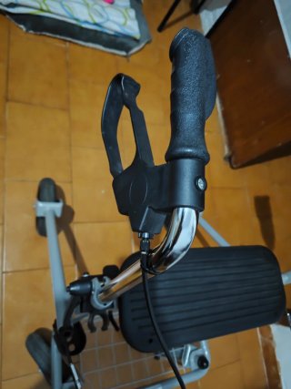 Andador para adultos con cesta