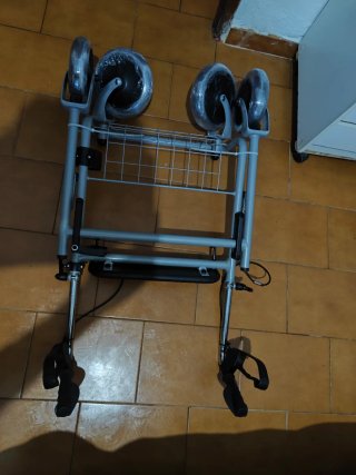 Andador para adultos con cesta