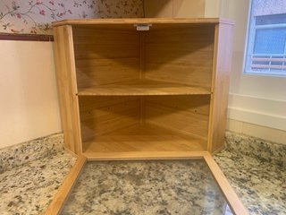 Mueble de esquina para pan de bambú