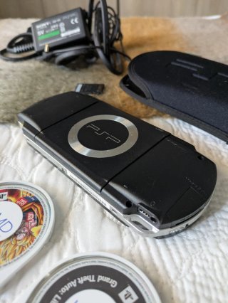 Consola Sony PSP + 3 juegos UMD