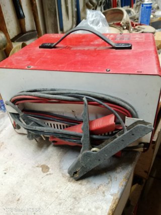 Cargador Baterías FERVE F-812