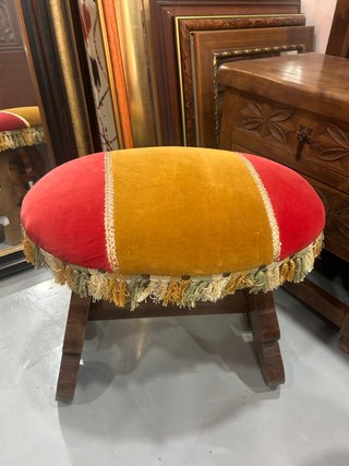 Par de Banquetas Descalzadoras Estilo Renacimiento