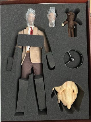 Action Figure Mr. Bean 1/4 Enterbay MAI esposta
